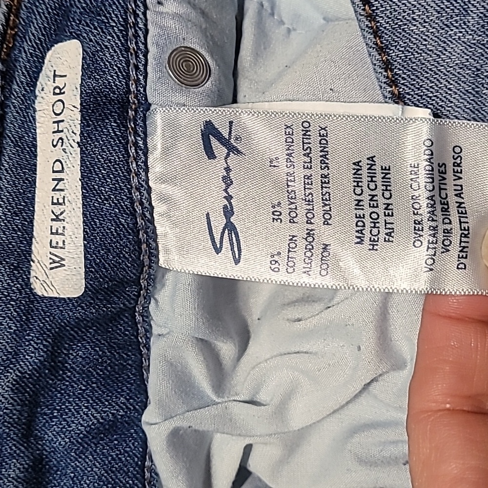 Seven7 Weekend Short Distressed - Picture 4 of 4